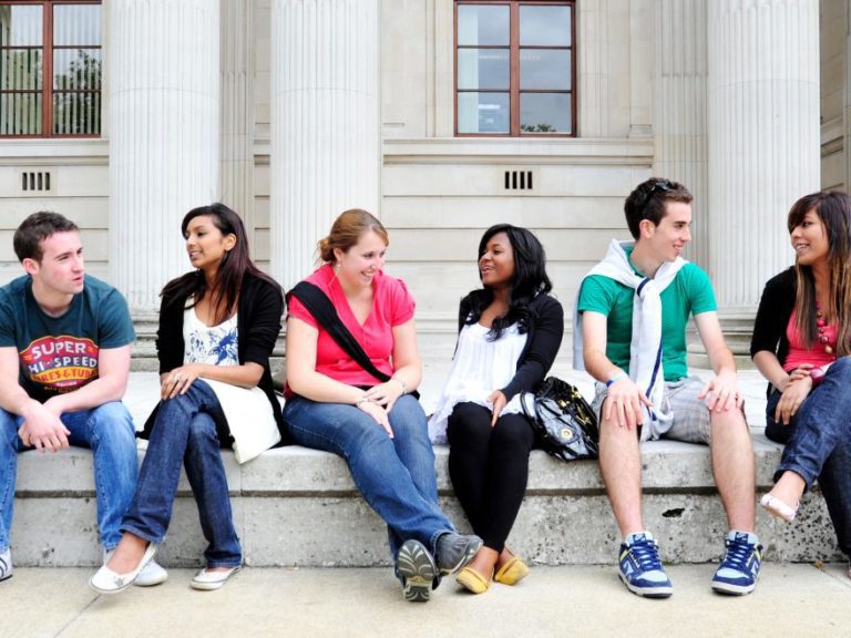 Best Study Abroad Programs Offered by Top Colleges and Universities