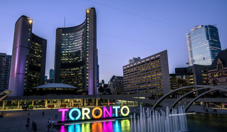 Full Review of University of Toronto Canada with Link to Official Website