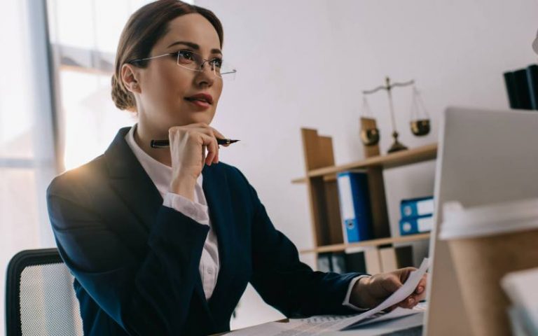 What are the main requirements to write an outstanding essay?
