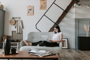 Pros and Cons of Seeking Academic Help From Online Tutoring and Homework Assistance Websites